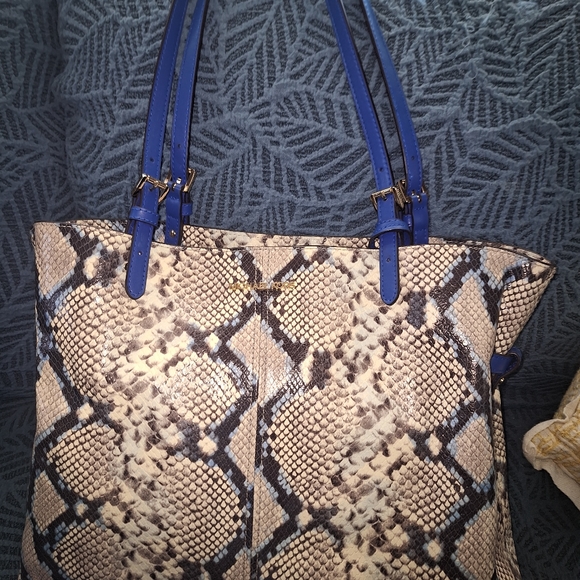 Micahel Kors purse set with coin purse and wallet - Picture 4 of 9